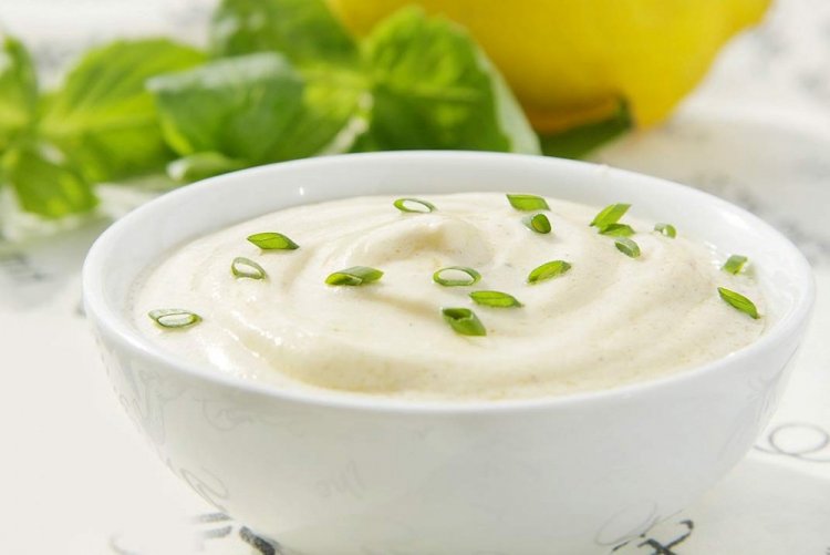 Заправка из сметаны и кефира