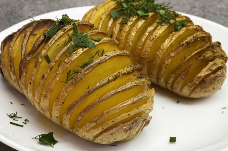 Картошка с паприкой в фольге на углях