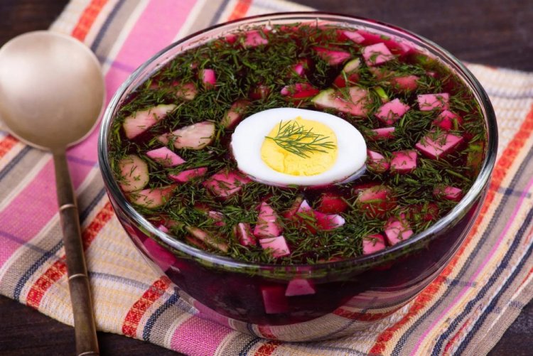 Холодник со свеклой и щавелем