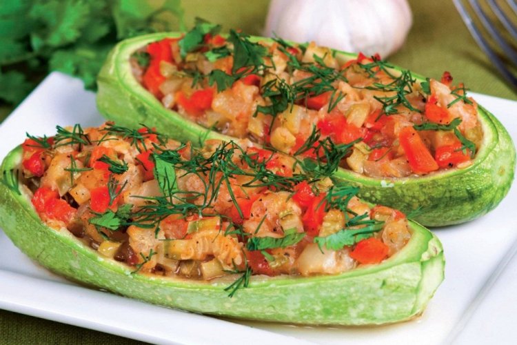 Фаршированные кабачки с болгарским перцем