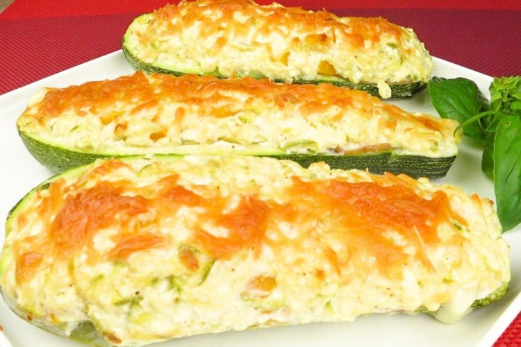 Фаршированные кабачки с творогом и сыром