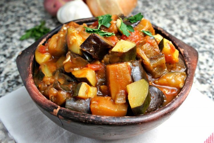 Соте из кабачков с баклажанами