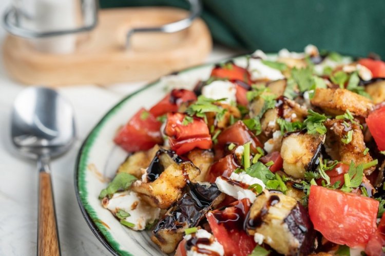 Салат с кабачками, баклажанами и сыром