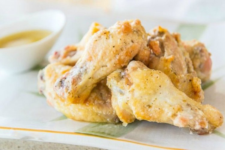 Куриные крылышки с майонезом и чесноком в аэрогриле