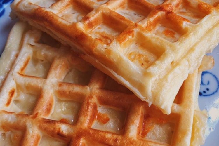 Сырные вафли с манкой в вафельнице