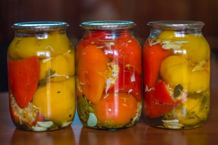 Фаршированный перец с морковью и капустой на зиму