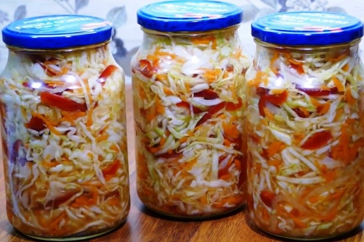 Овощной салат с болгарским перцем, морковью и капустой на зиму