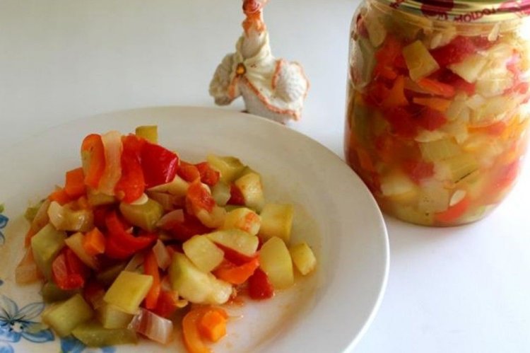 Салат с кабачками и яблоками на зиму