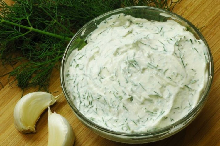 Сметанный соус с зеленью