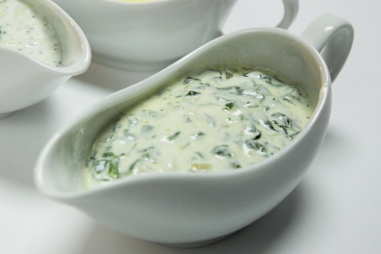 Пикантный сметанный соус