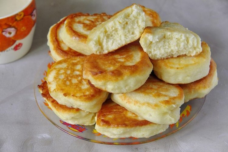 Оладьи из кислого молока на дрожжах