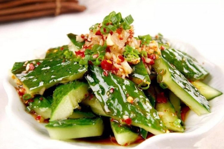 Битые огурцы со специями