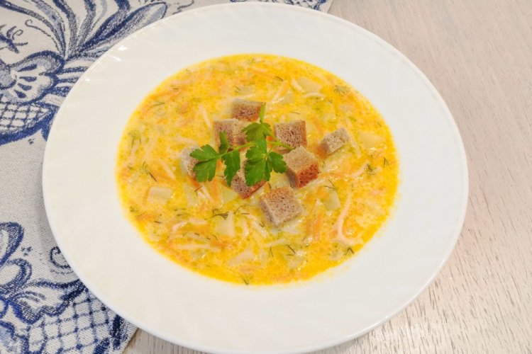 Сливочный суп с курицей и вермишелью