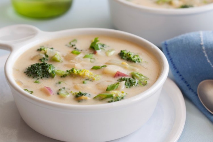 Сливочный суп с курицей и брокколи