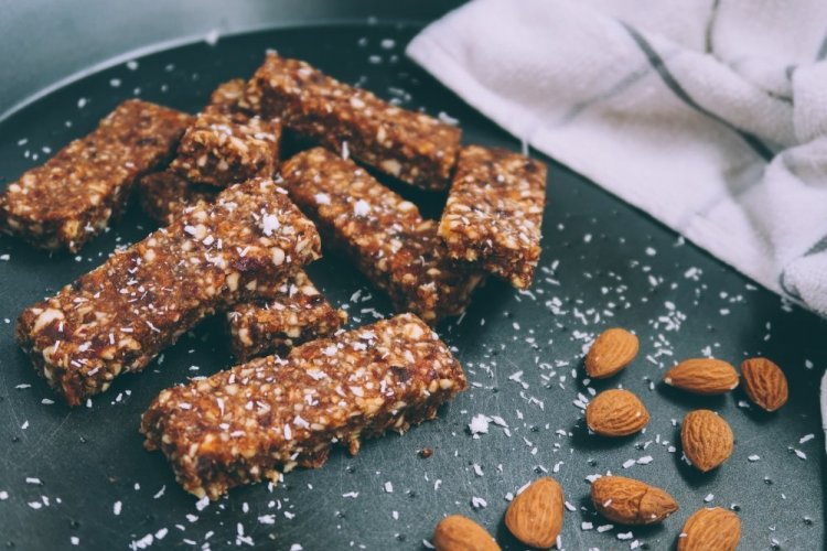 Протеиновые батончики с миндалем и кокосовым молоком