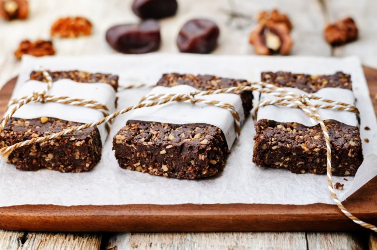 Протеиновые батончики с арахисовым маслом и финиками