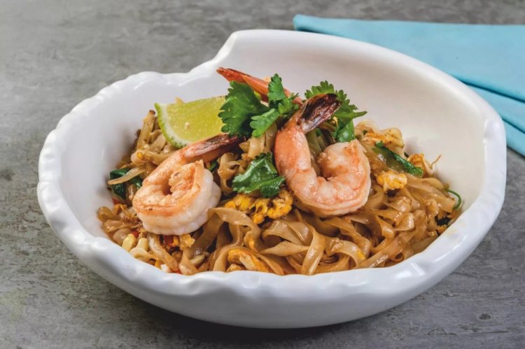 Лапша вок с креветками и тофу