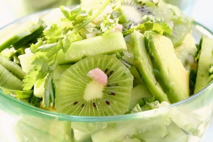 Салат с киви и авокадо