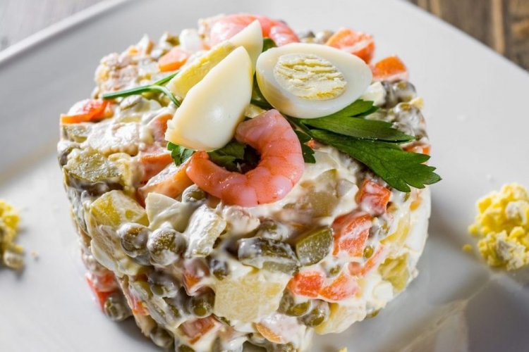Оливье с креветками
