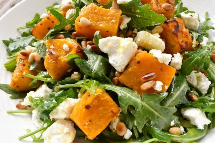 Теплый салат с тыквой
