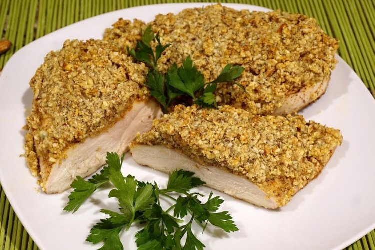 Куриное филе в фисташковой панировке