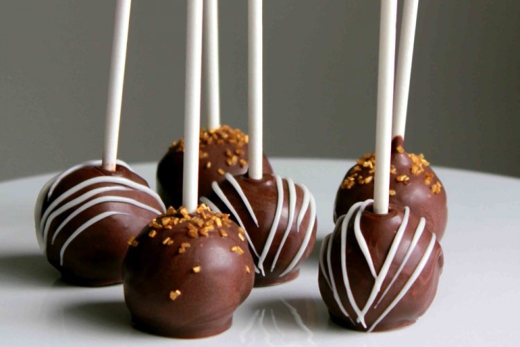 Бисквитные канапе в шоколаде