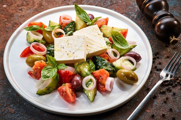 Греческий салат с тофу