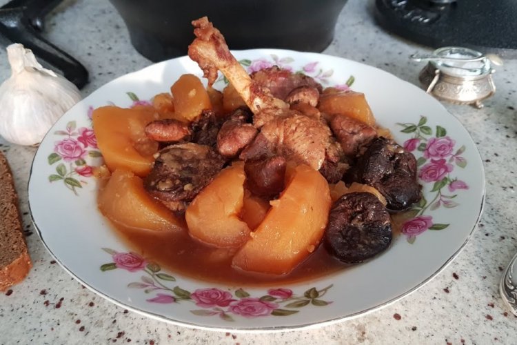 Утка с черносливом в афганском казане