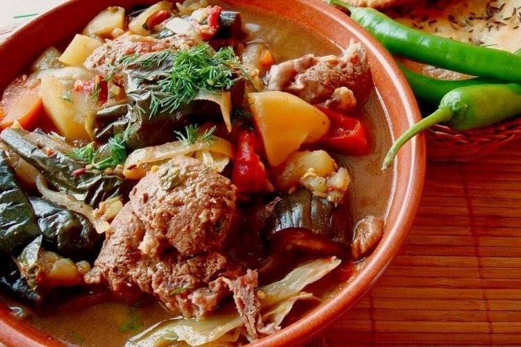 Баранина с баклажанами в афганском казане