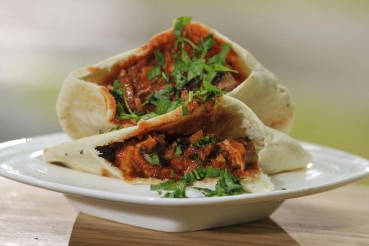 Пита с индейкой и болгарским перцем