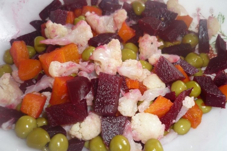 Кето-винегрет с цветной капустой