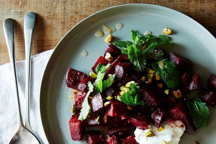 Салат со свеклой и артишоками