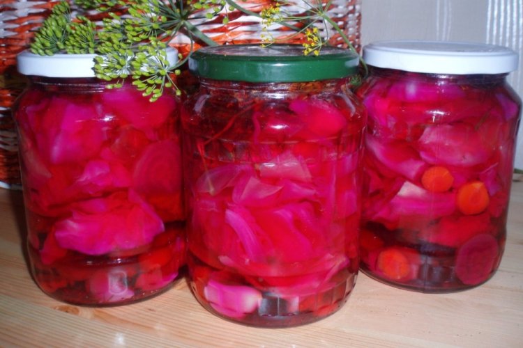 Овощное ассорти со свеклой на зиму