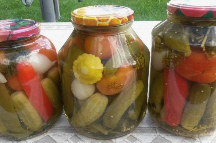 Овощное ассорти с патиссонами на зиму