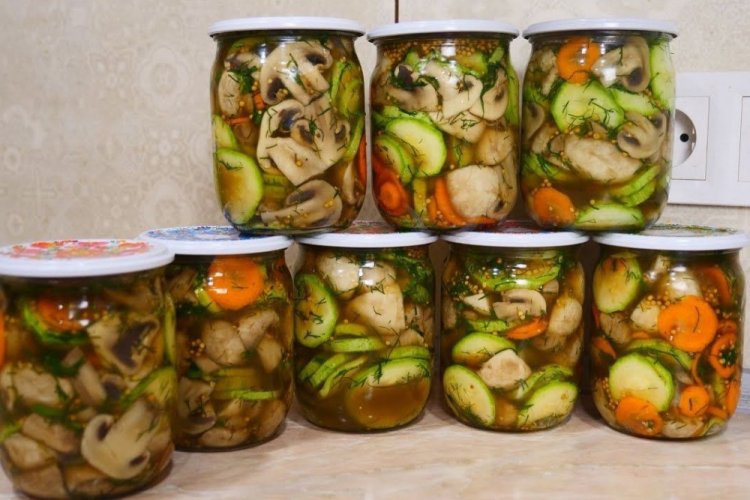 Овощное ассорти с грибами на зиму