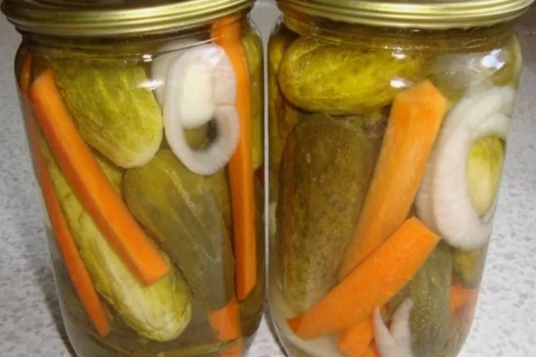 Огурцы с луком и морковью без стерилизации