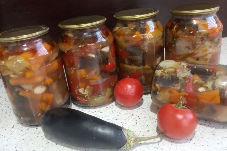 Салат «Десятка» из баклажанов без стерилизации