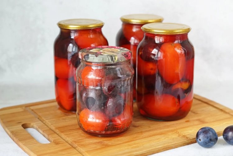 Помидоры со сливами без стерилизации