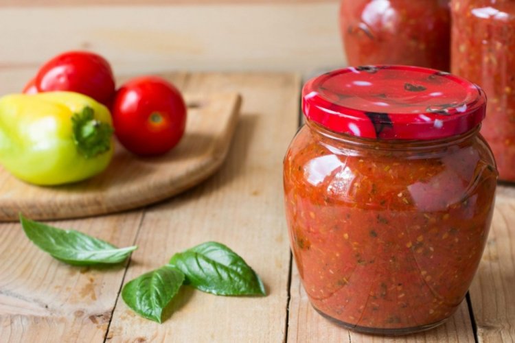 Томатный соус с базиликом на зиму без стерилизации