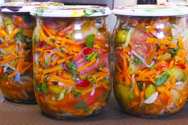 Салат из помидоров с овощами на зиму без стерилизации