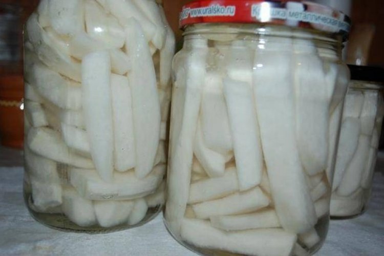 Маринованный дайкон брусочками на зиму