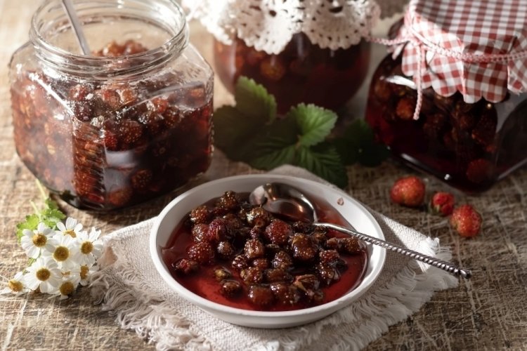 Джем из земляники с ревенем