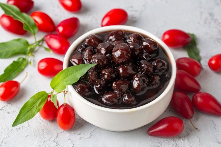 Варенье из кизила с цедрой и мятой