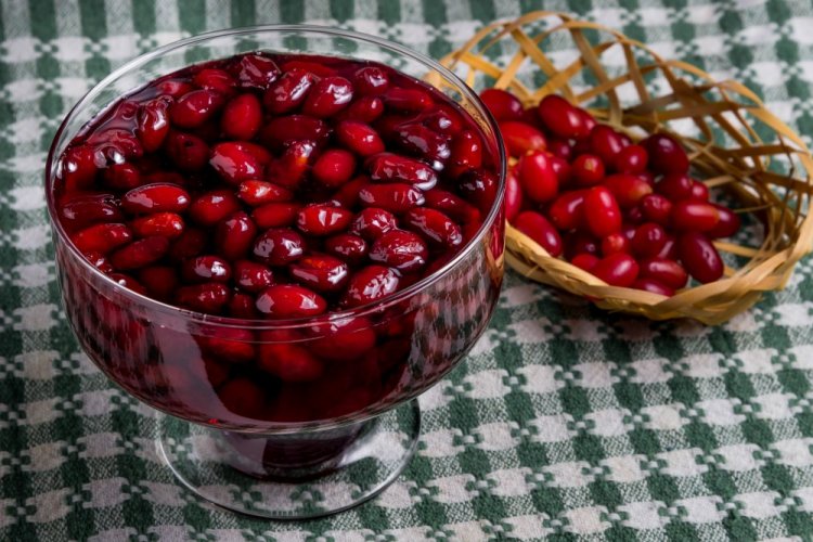 Варенье из кизила с косточками в сиропе