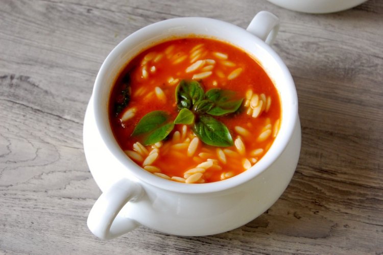 Томатный суп с пастой орзо