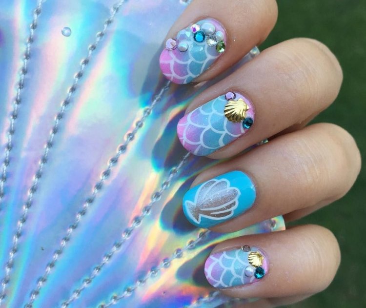 Маникюр русалки