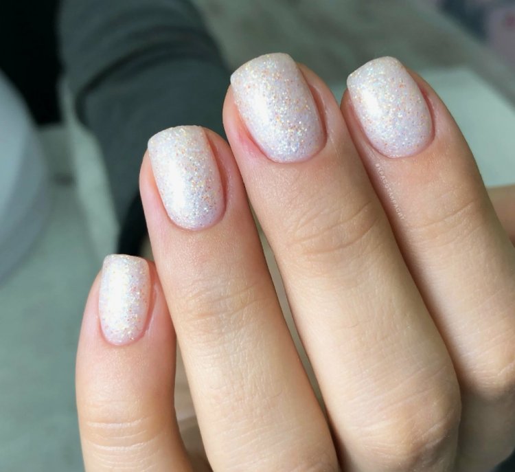 Молочный с блестками