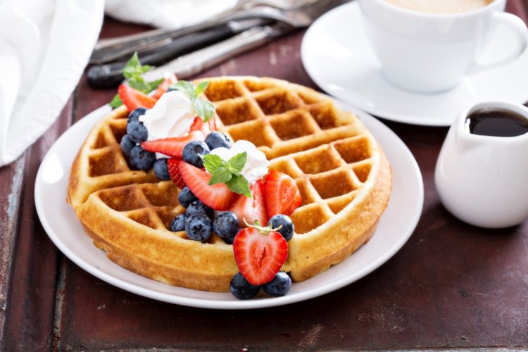 Вафли с творожным сыром и кленовым сиропом