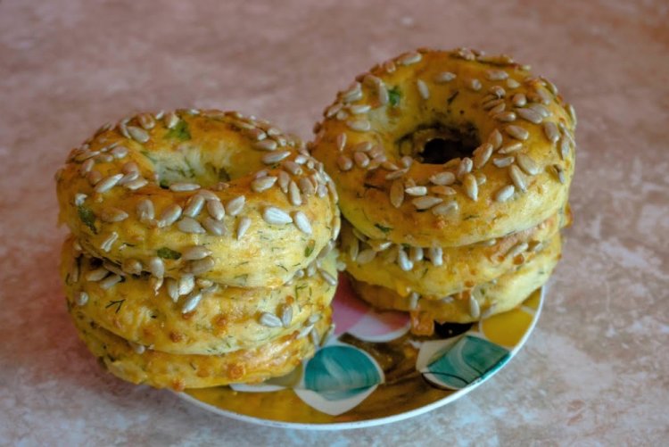 Творожные бейглы с зеленью