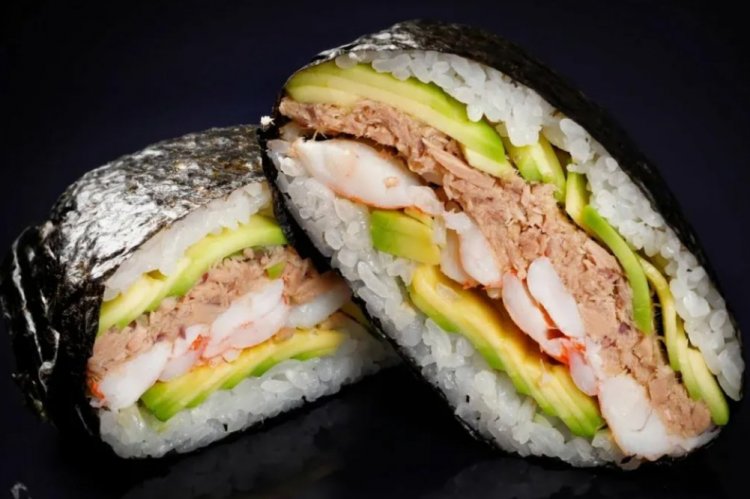 Суши-бургер с консервированным тунцом